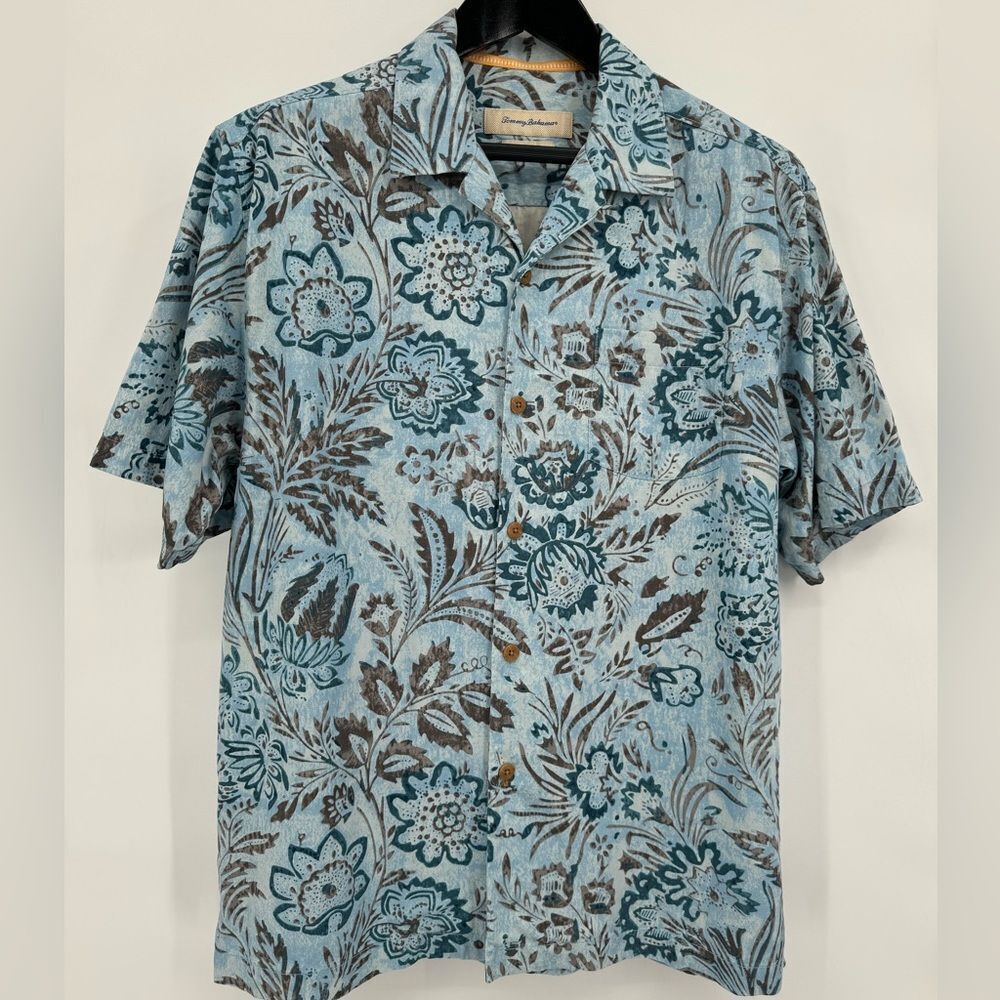 Tommy Bahama Silk Hawaiian Floral Mens size L S/S Casual Button Down EUC Blue‎